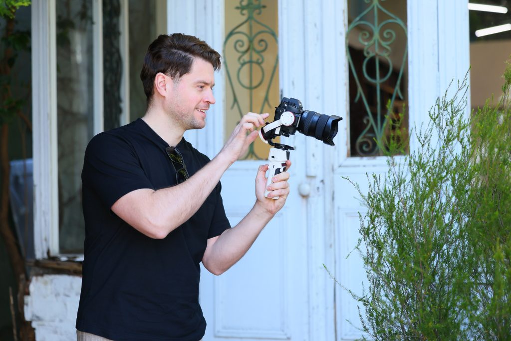 The 16-30mm Tamron lens in use